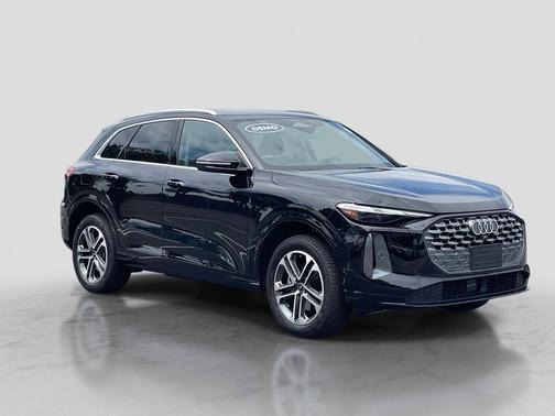 Mythos Black Metallic 2025 Audi Q5 Premium TFSI quattro S tronic