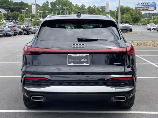 Mythos Black Metallic 2025 Audi Q5 Premium TFSI quattro S tronic