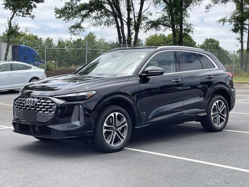 Mythos Black Metallic 2025 Audi Q5 Premium TFSI quattro S tronic