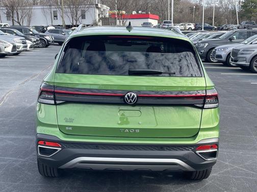 2025 Volkswagen Taos 1.5T SE