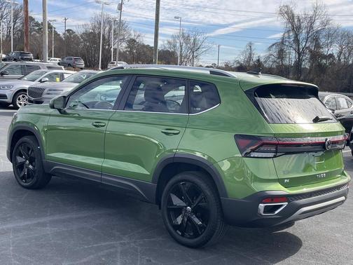 2025 Volkswagen Taos 1.5T SE