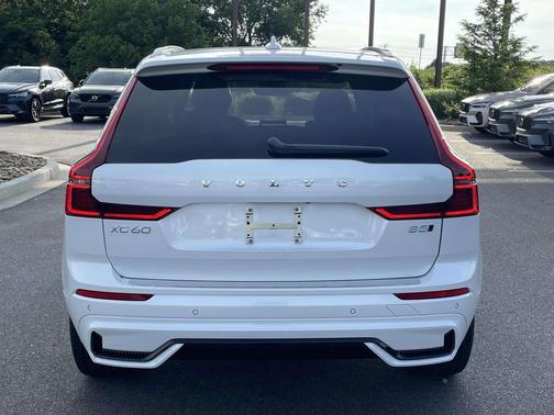 Crystal White Metallic 2026 Volvo XC60 B5 Plus