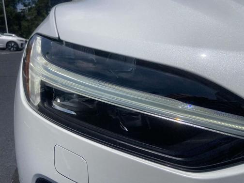 2025 Volvo XC60 Plus