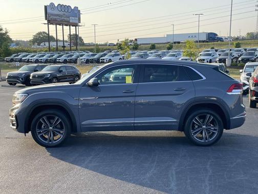 Pure Gray 2022 Volkswagen Atlas Cross Sport 3.6L V6 SEL R-Line