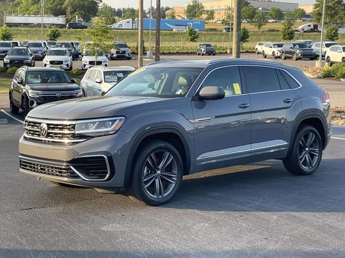 Pure Gray 2022 Volkswagen Atlas Cross Sport 3.6L V6 SEL R-Line