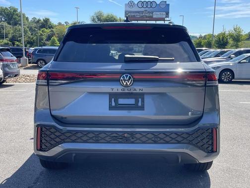 Platinum Gray 2026 Volkswagen Tiguan 2.0T SE R-Line Black