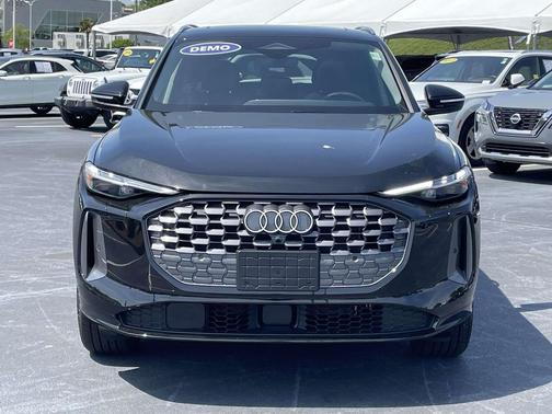 Mythos Black Metallic 2025 Audi Q5 Premium Plus TFSI quattro S tronic