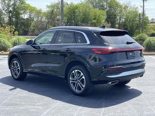 Mythos Black Metallic 2025 Audi Q5 Premium Plus TFSI quattro S tronic