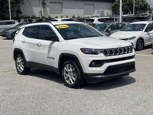 Bright White Clearcoat 2024 Jeep Compass Latitude Lux