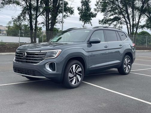 Pure Gray 2026 Volkswagen Atlas 2.0T SE w/Technology 4MOTION