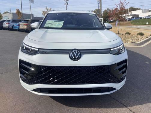 2026 Volkswagen Tiguan 2.0T SEL R-Line 4MOTION