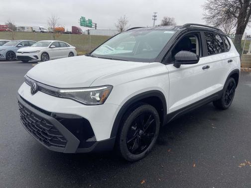 2026 Volkswagen Taos SE Black