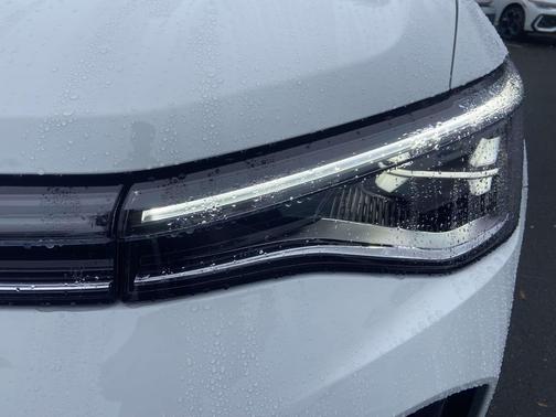 2026 Volkswagen Taos SE Black