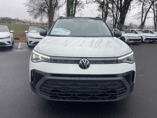 2026 Volkswagen Taos SE Black