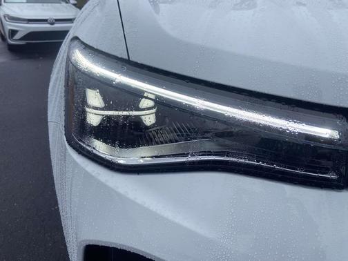 2026 Volkswagen Taos SE Black