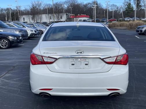 2011 Hyundai SONATA SE