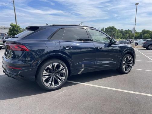 Waitomo Blue Metallic 2026 Audi Q8 55 Prestige