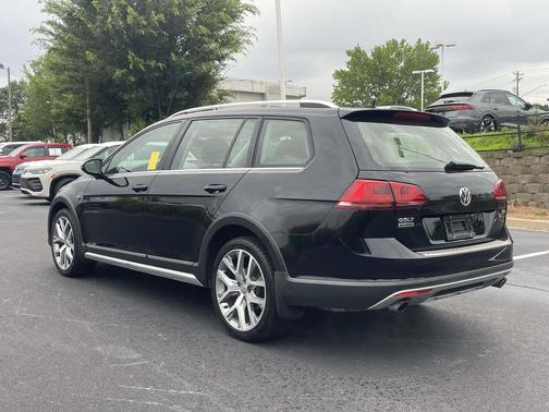 Deep Black Pearl 2017 Volkswagen Golf Alltrack TSI S