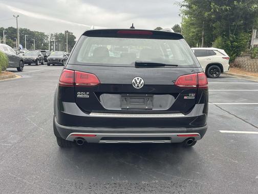 Deep Black Pearl 2017 Volkswagen Golf Alltrack TSI S