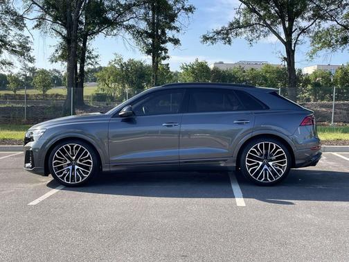 Daytona Gray Pearl Effect 2024 Audi SQ8 4.0T Premium Plus