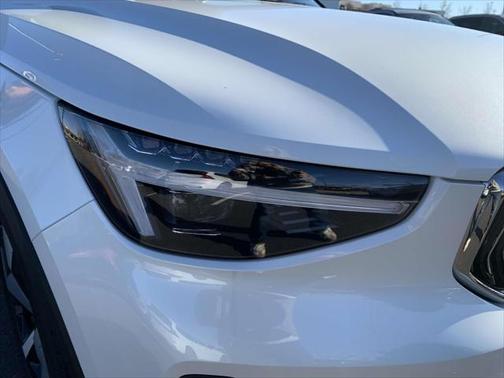 2025 Volvo XC40 B5 Plus Bright Theme