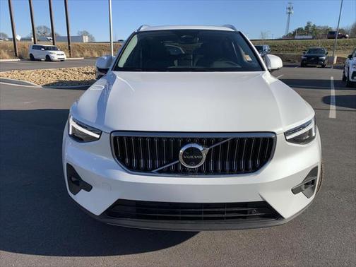 2025 Volvo XC40 B5 Plus Bright Theme