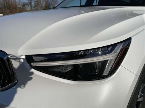 2025 Volvo XC40 B5 Plus Bright Theme