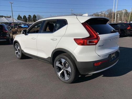 2025 Volvo XC40 B5 Plus Bright Theme