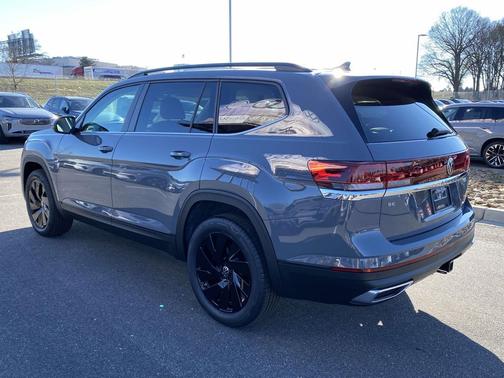 Pure Gray 2026 Volkswagen Atlas 2.0T SE w/Technology