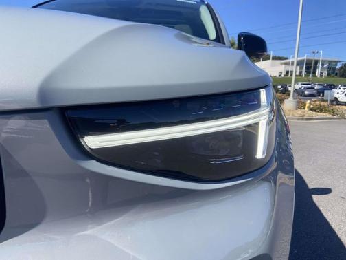 2026 Volvo XC40 B5 Ultra