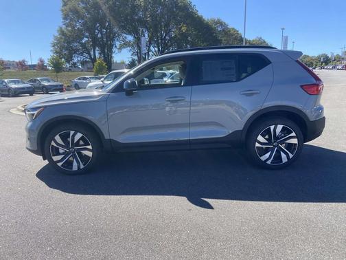 2026 Volvo XC40 B5 Ultra