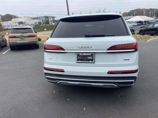 2023 Audi Q7 45 Premium Plus