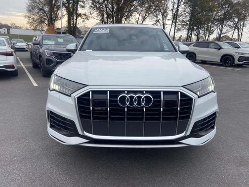 2023 Audi Q7 45 Premium Plus
