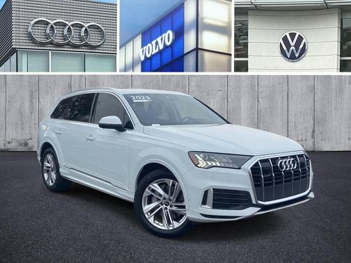 2023 Audi Q7 45 Premium Plus