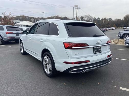2023 Audi Q7 45 Premium Plus