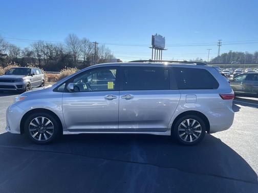 2020 Toyota Sienna XLE Premium