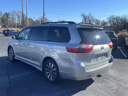 2020 Toyota Sienna XLE Premium