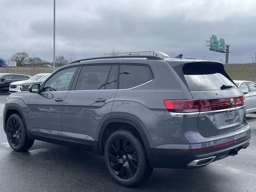 pure gray 2026 Volkswagen Atlas 2.0T SE w/Technology