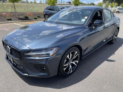 2025 Volvo S60 B5 Plus