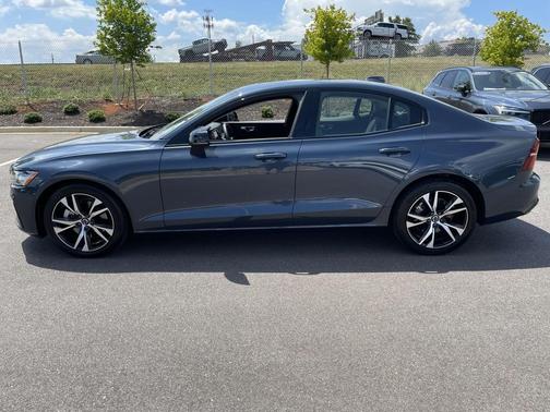 2025 Volvo S60 B5 Plus