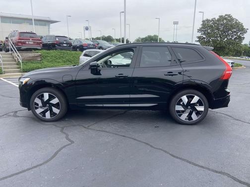 2025 Volvo XC60 Plug-In Hybrid T8 Plus