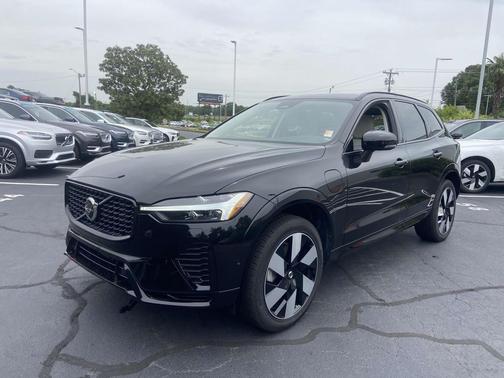 2025 Volvo XC60 Plug-In Hybrid T8 Plus