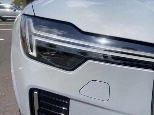 2025 Volvo XC90 Plug-In Hybrid T8 Plus 6-Seater