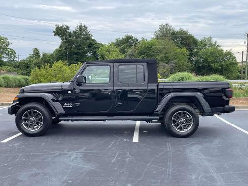 Black Clearcoat 2020 Jeep Gladiator Overland