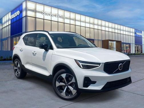 2026 Volvo XC40 B4 Plus