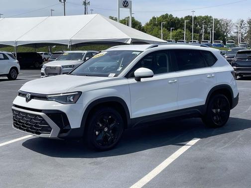 Pure White 2025 Volkswagen Taos 1.5T SE