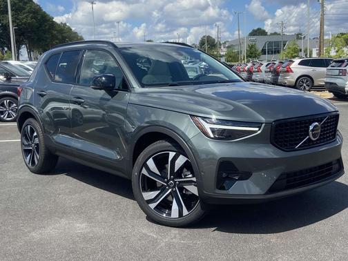 2026 Volvo XC40 B4 Plus