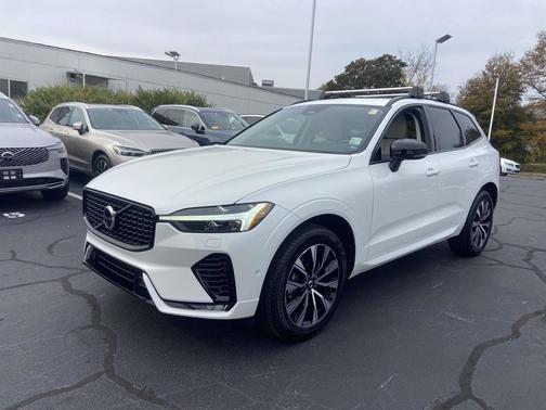 2023 Volvo XC60 B5 Plus Dark Theme