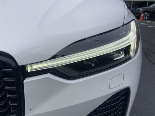 2023 Volvo XC60 B5 Plus Dark Theme