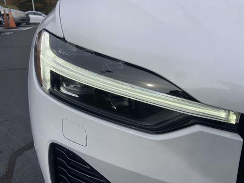 2023 Volvo XC60 B5 Plus Dark Theme